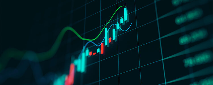 Conceito de investimento e crescimento econômico com visão em perspectiva em gráfico financeiro digital de candlestick em segundo plano de tela de monitor de trader escuro.